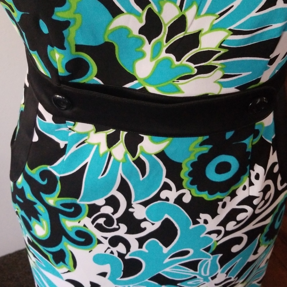 Dress. - Picture 2 of 4